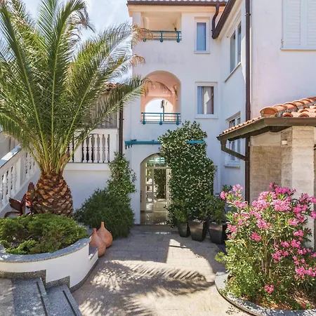 3 Bedroom Front In