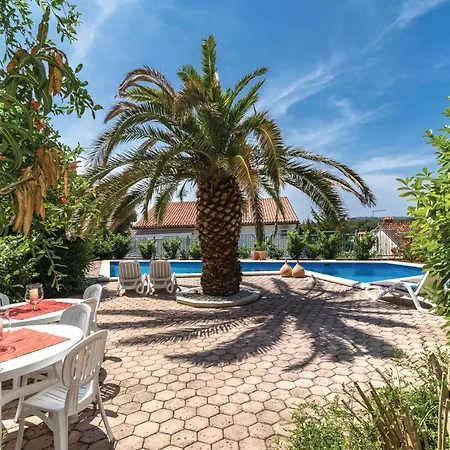 Apartment Gorgeous In With Wifi Pula