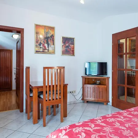 3 Bedroom Front In Appartamento