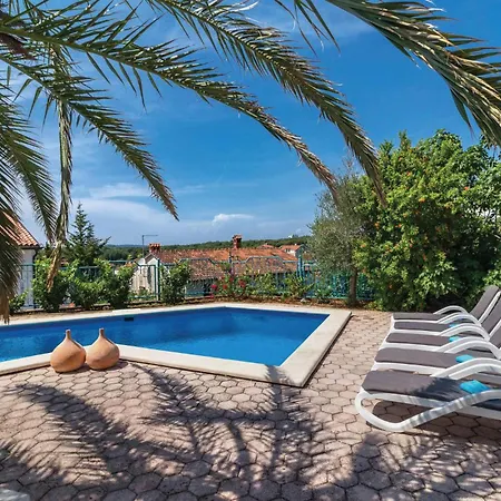 2 Bedroom Lovely In Pula