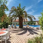 Lejlighed 3 Bedroom Front In Pula