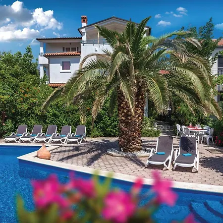 3 Bedroom Front In * Pula
