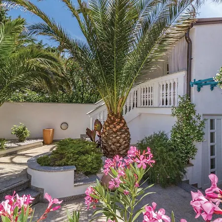 3 Bedroom Front In Pula